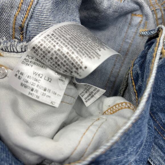 Levi's 550 Relaxed Fit 42x32 5 Pocket Design Tapered Leg Blue Jeans NWT - Picture 3 of 6